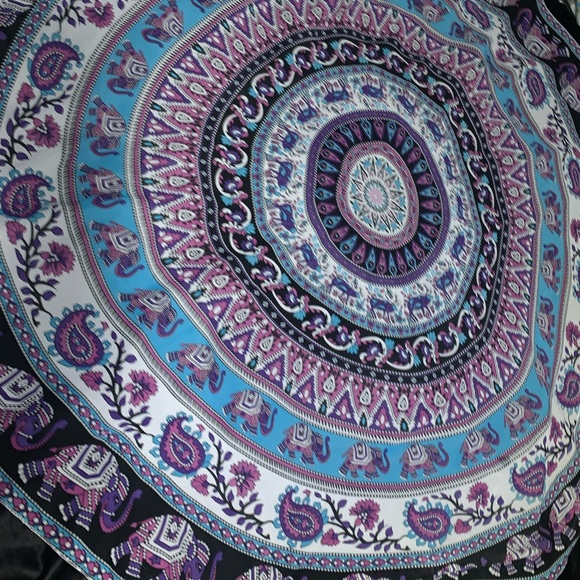 NWOT🛍️ Medium Sized, Circular Bohemian Mandala Elephant Print Tapestry - Picture 2 of 3